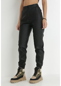 Czarne Spodnie Joggery z Imitacji Skóry Zoira ze sklepu Born2be Odzież w kategorii Spodnie damskie - zdjęcie 144877065