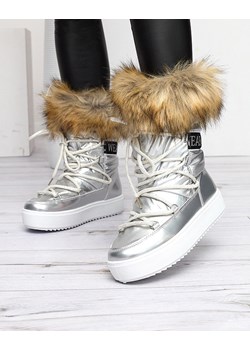 Royalfashion Damskie lakierowane buty a'la śniegowce w srebrnym kolorze Fursav ze sklepu royalfashion.pl w kategorii Śniegowce damskie - zdjęcie 145032837