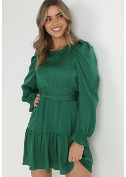 Zielona Sukienka Taliowana z Falbanami Klasino ze sklepu Born2be Odzież w kategorii Sukienki - zdjęcie 145041445