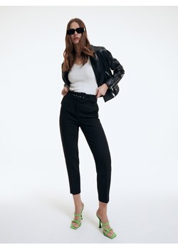 Reserved - Spodnie z paskiem - Czarny ze sklepu Reserved w kategorii Spodnie damskie - zdjęcie 145191867