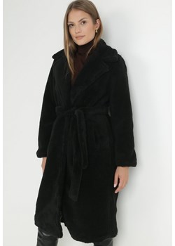 Czarny Płaszcz Futrzany z Wiązanym Paskiem Pargol ze sklepu Born2be Odzież w kategorii Płaszcze damskie - zdjęcie 145401788