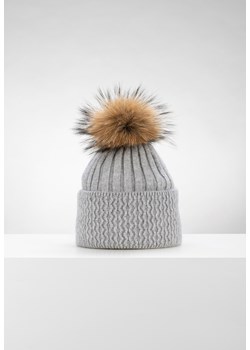 Szara czapka z pomponem z naturalnego futra ze sklepu Molton w kategorii Czapki zimowe damskie - zdjęcie 145420366