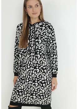 Biało-Czarna Sukienka Sweterkowa z Kapturem w Cętki Hinu ze sklepu Born2be Odzież w kategorii Sukienki - zdjęcie 145441558