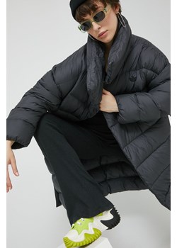 adidas Originals kurtka puchowa damska kolor czarny zimowa oversize ze sklepu ANSWEAR.com w kategorii Kurtki damskie - zdjęcie 145454789