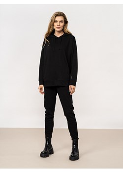 Spodnie dresowe damskie - czarne ze sklepu OUTHORN w kategorii Spodnie damskie - zdjęcie 145458017