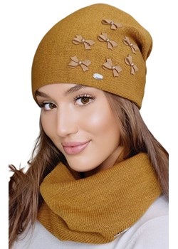 Zdobiona jesienno-zimowa czapka damska z wełną w kolorze musztardowym Cyria, Kolor musztardowy, Rozmiar UNI 54-60, KAMEA ze sklepu Primodo w kategorii Czapki zimowe damskie - zdjęcie 145466339