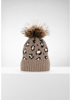 Beżowa czapka w panterkę z futrzanym pomponem ze sklepu Molton w kategorii Czapki zimowe damskie - zdjęcie 145762245