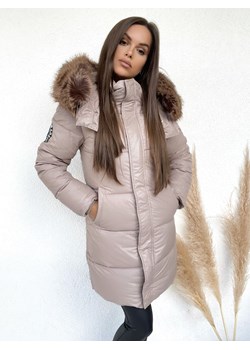 zimowa kurtka płaszcz pandoria z kapturem i futrem jenot -  beż ze sklepu STYLOWO w kategorii Kurtki damskie - zdjęcie 145935926