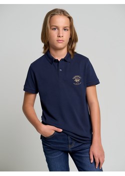 Koszulka chłopięca polo z bawełny organicznej granatowa Senanen 403 ze sklepu Big Star w kategorii T-shirty chłopięce - zdjęcie 145977897