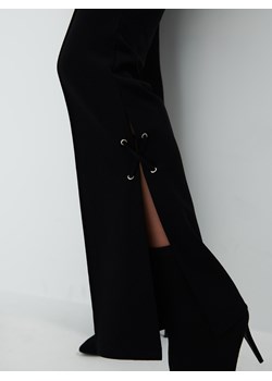 Mohito - Spodnie z rozcięciami - Czarny ze sklepu Mohito w kategorii Spodnie damskie - zdjęcie 146361837