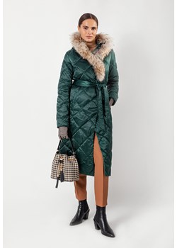 Długi pikowany płaszcz z kapturem ozdobionym futrem ze sklepu Molton w kategorii Płaszcze damskie - zdjęcie 146539476