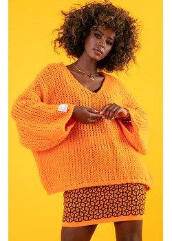 Luźny sweter z dekoltem w kolorze pomarańczowym  F1256, Kolor pomarańczowy, Rozmiar XS/S, Fobya ze sklepu Primodo w kategorii Swetry damskie - zdjęcie 146546816