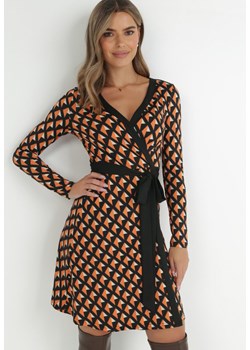 Pomarańczowa Sukienka Kopertowa w Geometryczny Wzór Chlasee ze sklepu Born2be Odzież w kategorii Sukienki - zdjęcie 146572386