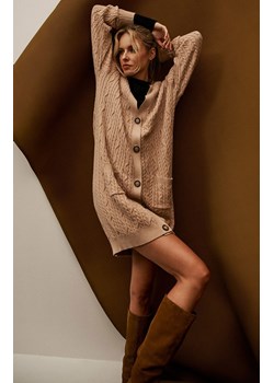Kardigan w warkoczowy splot w kolorze beżowym 3920, Kolor beżowy, Rozmiar S, Moodo ze sklepu Primodo w kategorii Swetry damskie - zdjęcie 146602847