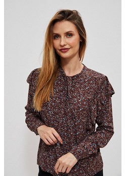 Koszula z wiązanym dekoltem i falbanami kasztanowa ze sklepu Moodo.pl w kategorii Bluzki damskie - zdjęcie 146649528