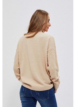 Sweter z geometrycznym naszyciem ze sklepu Moodo.pl w kategorii Swetry damskie - zdjęcie 146649586
