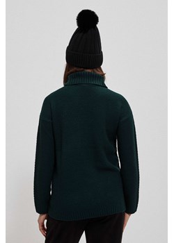 Sweter w warkoczowy splot z długimi rękawami szmaragdowy ze sklepu Moodo.pl w kategorii Swetry damskie - zdjęcie 146692215