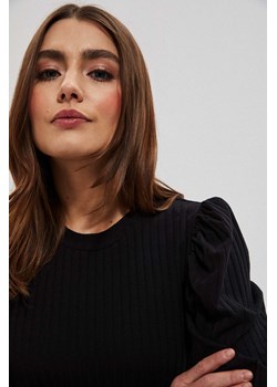 Bluzka z bufiastymi rękawami i okrągłym dekoltem czarna ze sklepu Moodo.pl w kategorii Bluzki damskie - zdjęcie 146727747