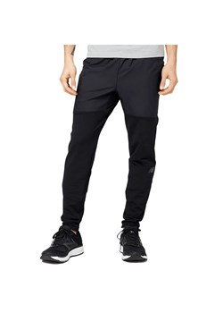 Spodnie New Balance MP23287BK - czarne ze sklepu streetstyle24.pl w kategorii Spodnie męskie - zdjęcie 146737868