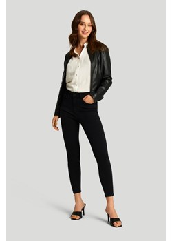 Czarne jeans'y typu slim ze sklepu Greenpoint.pl w kategorii Jeansy damskie - zdjęcie 146812488