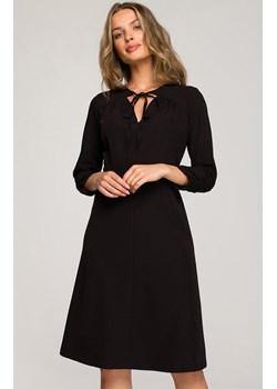 Sukienka z wiązaniem w dekolcie w kolorze czarnym S325, Kolor czarny, Rozmiar L, Stylove ze sklepu Primodo w kategorii Sukienki - zdjęcie 146884699