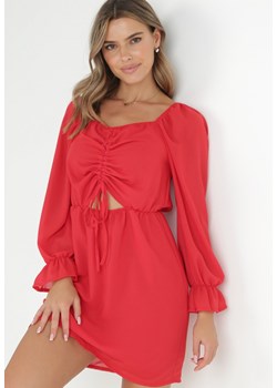 Czerwona Sukienka z Błyszczącą Nitką i Ściągaczem z Przodu Gissi ze sklepu Born2be Odzież w kategorii Sukienki - zdjęcie 146929965
