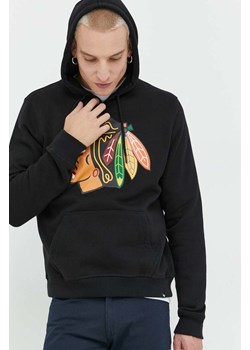 47 brand bluza NHL Chicago Blackhawks męska kolor czarny z kapturem z nadrukiem HH004PEMIBR546609JK ze sklepu ANSWEAR.com w kategorii Bluzy męskie - zdjęcie 146988349