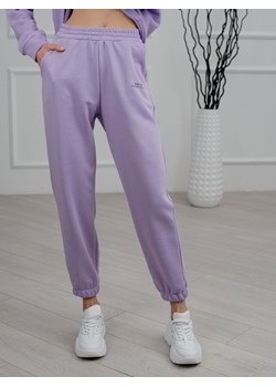 Spodnie dresowe ze ściągaczami Azuri ze sklepu Eye For Fashion w kategorii Spodnie damskie - zdjęcie 147029906