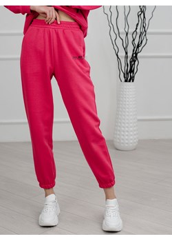 Spodnie dresowe ze ściągaczami Azuri ze sklepu Eye For Fashion w kategorii Spodnie damskie - zdjęcie 147030029