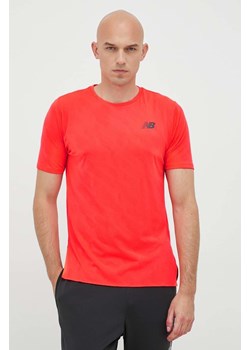 New Balance t-shirt do biegania NYC Marathon Q Speed kolor czerwony gładki ze sklepu ANSWEAR.com w kategorii T-shirty męskie - zdjęcie 147080489