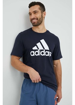 adidas t-shirt bawełniany kolor granatowy z nadrukiem IC9348 ze sklepu ANSWEAR.com w kategorii T-shirty męskie - zdjęcie 147344079