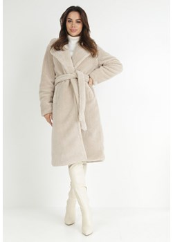 Jasnobeżowy Płaszcz Futrzany z Wiązanym Paskiem Pargol ze sklepu Born2be Odzież w kategorii Płaszcze damskie - zdjęcie 147415446