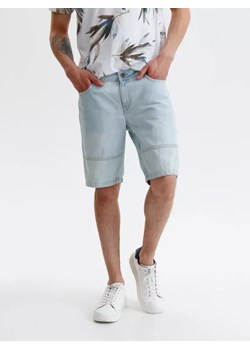 Jeansowe szorty męskie z przetarciami ze sklepu Top Secret w kategorii Spodenki męskie - zdjęcie 147442758