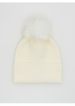 Reserved - Czapka z pomponem - złamana biel ze sklepu Reserved w kategorii Czapki zimowe damskie - zdjęcie 147469387