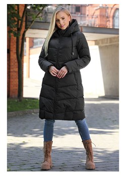 Długa zimowa kurtka z kapturem Perso ze sklepu Eye For Fashion w kategorii Kurtki damskie - zdjęcie 147488878