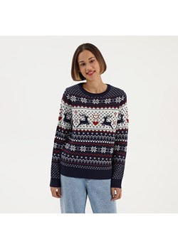 Żakardowy sweter z zimowymi motywami - Wielobarwny ze sklepu House w kategorii Swetry damskie - zdjęcie 147515077
