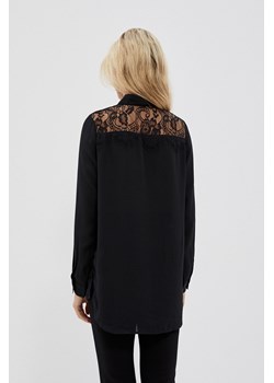 Koszula z koronką na ramionach czarna ze sklepu Moodo.pl w kategorii Koszule damskie - zdjęcie 147532337