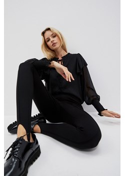 Gładkie spodnie z paskiem na stopie czarne ze sklepu Moodo.pl w kategorii Spodnie damskie - zdjęcie 147577558