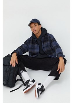 Abercrombie &amp; Fitch koszula bawełniana męska kolor granatowy relaxed z kołnierzykiem klasycznym ze sklepu ANSWEAR.com w kategorii Koszule męskie - zdjęcie 147581695