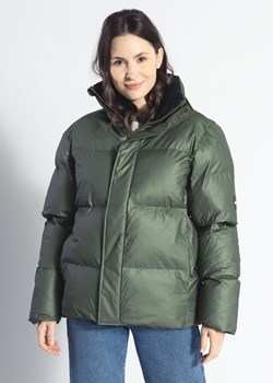 Kurtka zimowa unisex zielona Rains Boxy Puffer Jacket ze sklepu Sneaker Peeker w kategorii Kurtki damskie - zdjęcie 147601837