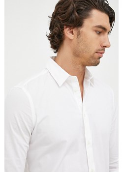 Sisley koszula męska kolor biały slim z kołnierzykiem klasycznym ze sklepu ANSWEAR.com w kategorii Koszule męskie - zdjęcie 147670306