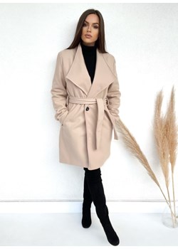 elegancki włoski wiosenny płaszcz palermo z pikowaną podszewką i dużymi klapami - beżowy ze sklepu STYLOWO w kategorii Płaszcze damskie - zdjęcie 147674327