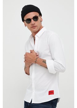 HUGO koszula męska kolor biały slim z kołnierzykiem klasycznym 50475687 ze sklepu ANSWEAR.com w kategorii Koszule męskie - zdjęcie 147679577