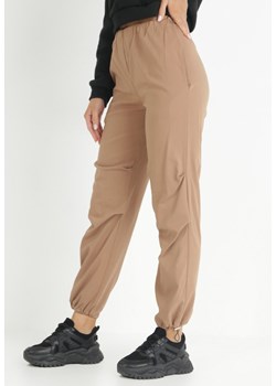Ciemnobeżowe Bawełniane Spodnie z Gumką w Pasie Vemivi ze sklepu Born2be Odzież w kategorii Spodnie damskie - zdjęcie 147710499