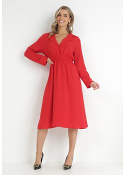 Czerwona Sukienka Koszulowa z Marszczoną Gumką w Talii Emonia ze sklepu Born2be Odzież w kategorii Sukienki - zdjęcie 147864485