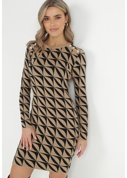Beżowa Sukienka Dzianinowa w Geometryczny Wzór Hynnee ze sklepu Born2be Odzież w kategorii Sukienki - zdjęcie 147902155