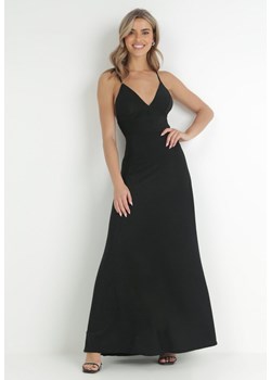 Czarna Rozkloszowana Sukienka z Głębokim Dekoltem Maxii Dilni ze sklepu Born2be Odzież w kategorii Sukienki - zdjęcie 147902338