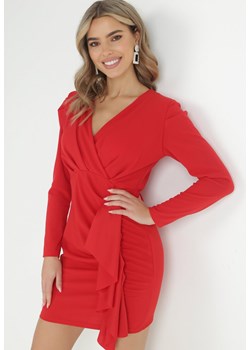 Czerwona Sukienka Kopertowa z Falbankami Kissoc ze sklepu Born2be Odzież w kategorii Sukienki - zdjęcie 148025719