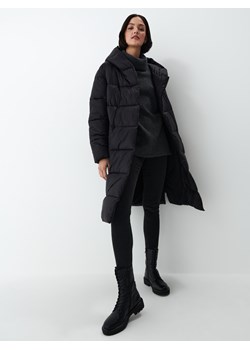 Mohito - Czarny płaszcz z kapturem - Czarny ze sklepu Mohito w kategorii Płaszcze damskie - zdjęcie 148043646