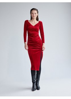 Reserved - Welurowa sukienka midi - Czerwony ze sklepu Reserved w kategorii Sukienki - zdjęcie 148131475